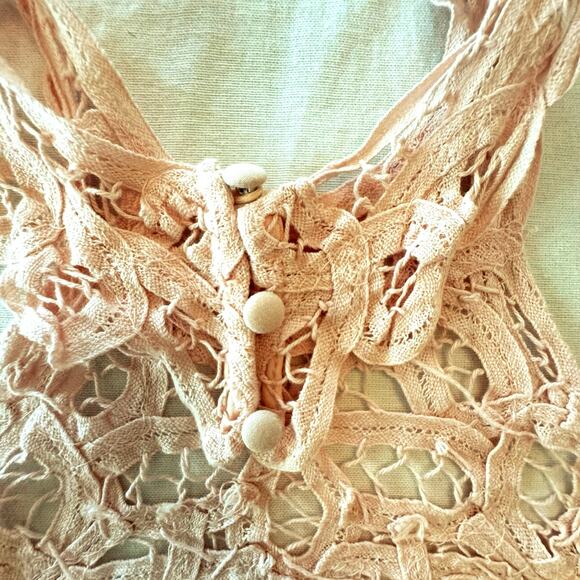 New Free People Batting My Eyes Crochet Lace Halter Crop Top XS Pink Boho - Picture 6 of 8